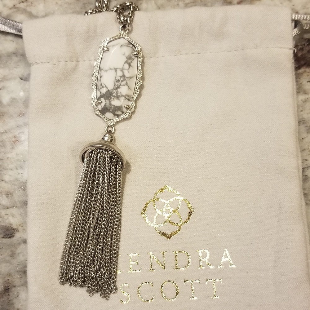 ❌SOLD❌Kendra Scott Howlite Everly